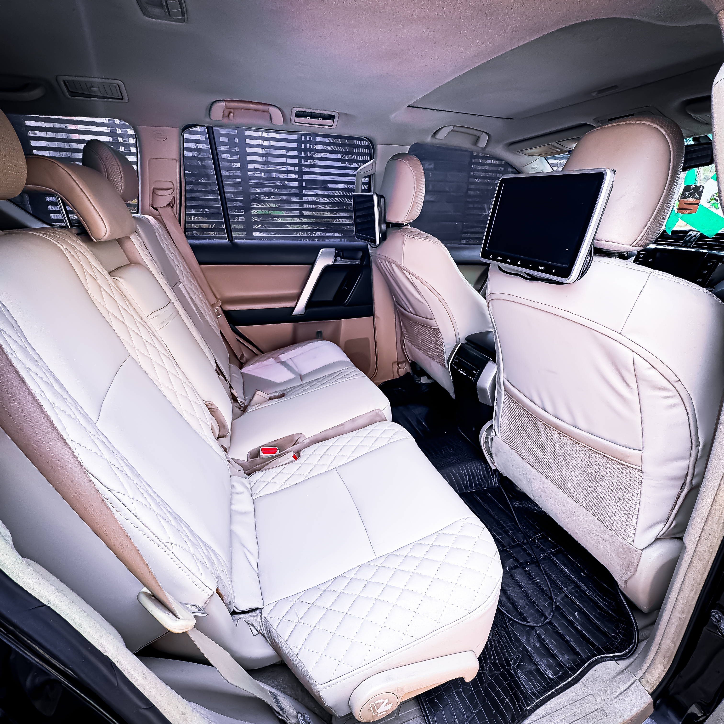 2020 Toyota Land Cruiser prado view 3